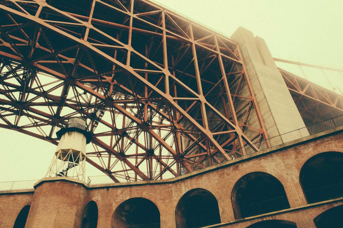 Comédien saluant le public au théâtre